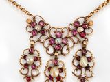 gros plan d'un collier sur un mannequin mannequin mannequin mannequin mannequin mannequin mannequin mannequin mannequin