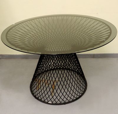 EMU Editeur. Modèle Heaven. Table ronde à structure en acier…