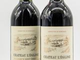 deux bouteilles de vin rouge posées l'une à côté de l'autre sur une surface blanche