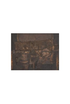 une photo d'un bâtiment sur lequel se trouve une horloge