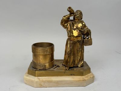 figurine en laiton représentant une femme avec un panier et un seau