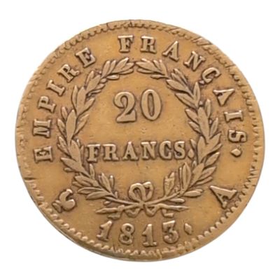 un gros plan d'une pièce de monnaie ornée d'une couronne