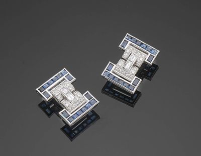 Paire de clips d'oreilles en or gris 18K (750) centrés chacu…