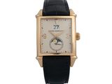 une image d'une montre-bracelet en or avec un bracelet en cuir noir