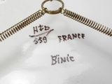 an image of a close up of a plate with a zipper on it