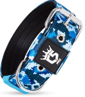 un collier pour chien bleu camouflage avec une boucle en métal