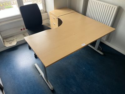 Bureau avec caisson et chaise dactylo