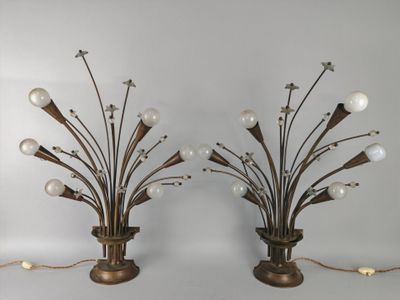 paire de lampadaires en laiton et en verre de style « mid-century modern »