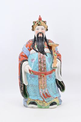 une image représentant une figurine d'un homme à la longue barbe