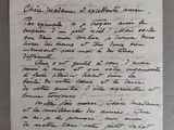 une feuille de papier écrite sur une table