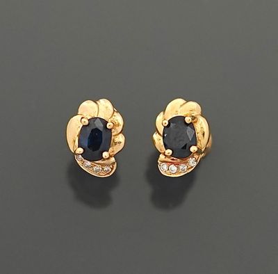 Paire de puces d'oreilles en or jaune 18K 750 millièmes orné…