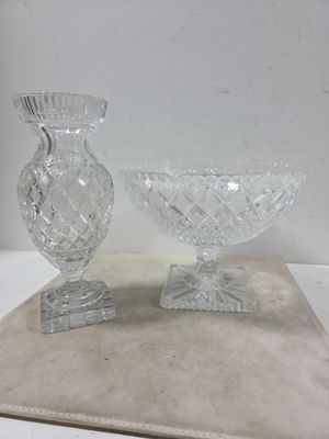 Grande coupe ( 19 x 24,5 cm) et un vase en cristal finement …