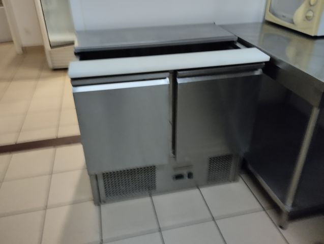 Desserte réfrigérée GGMGASTRO tout inox, plateau abattant couliss...