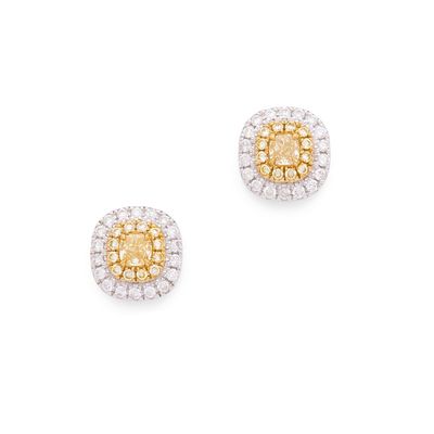 une paire de boucles d'oreilles en diamants jaunes et blancs