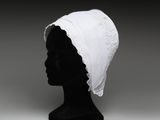 une image représentant une tête de mannequin noire coiffée d'un bonnet blanc