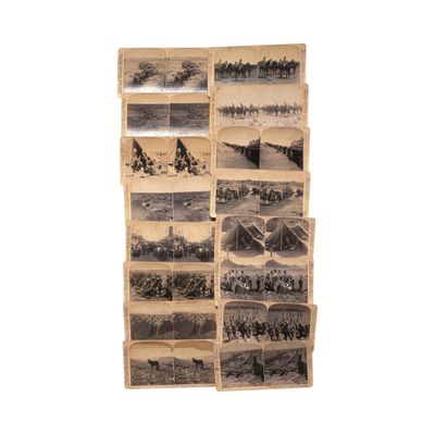 de nombreuses vieilles photos de militaires accrochées au mur