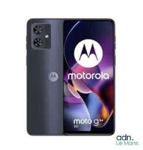 Le Motorola Moto G7 est un smartphone équipé d'un double appareil photo arrière.