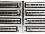 six wagons qui sont rangés dans un box