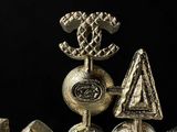 a lot of different metal objects that are on a table