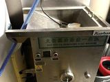 l'image d'une machine installée dans une pièce
