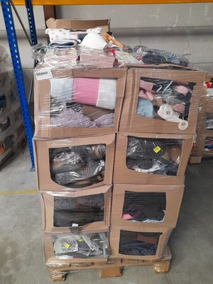 Lot DE Solderie Dont Vetements + Sous Vetements + Chaussette…