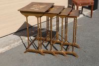 Suite de quatre tables gigognes en bois peint à décor polych… (photo 5)