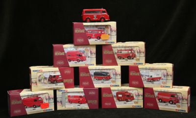une pile de boîtes rouges et blanches surmontée d'un bus rouge