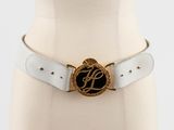 une photo d'une ceinture pour femme dotée d'une boucle monogrammée