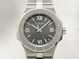 une photo d'une montre dont le cadran comporte des chiffres romains
