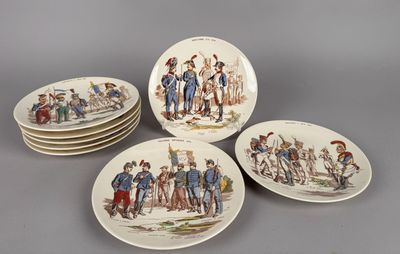 SARREGUEMINES assiettes parlantes thème militaire (x8)