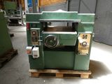 a machine that is sitting on a pallet in a warehouse