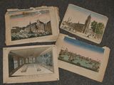 quatre anciennes aquarelles représentant des bâtiments et des bateaux, accrochées dans une pièce