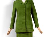 une photo d'un mannequin portant un tailleur-jupe vert