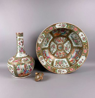 Chine, Canton, Vase bouteille et bassin en porcelaine émaill… - Photo 1