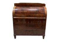 Bureau à cylindre en acajou et placage d’acajou flammé.