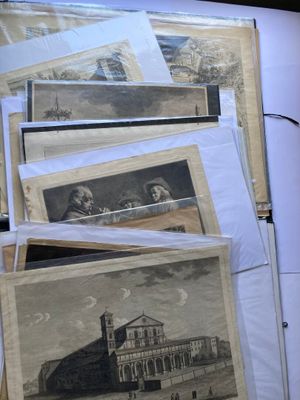 beaucoup de vieilles photos sur la table ensemble