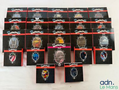 de nombreuses montres exposées dans leur coffret