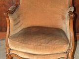 a chair that is sitting in the corner of a room