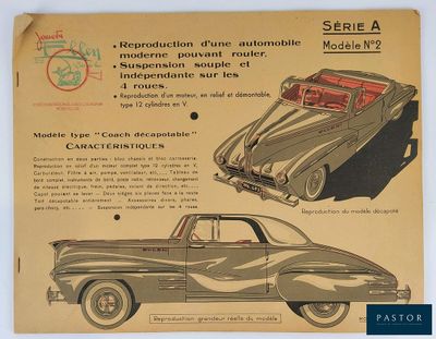 une ancienne publicité pour une voiture qui est exposée