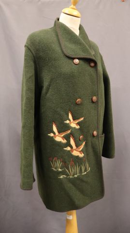 COLLECTION XY PAR WEILL – manteau en laine verte à décor de canar...