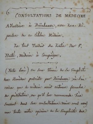 un gros plan d'un morceau de papier sur lequel on a écrit