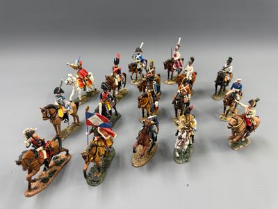 Les figurines représentent des soldats de couleurs et de tailles variées.