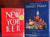 deux livres posés sur une table