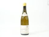 une bouteille de vin posée sur une table
