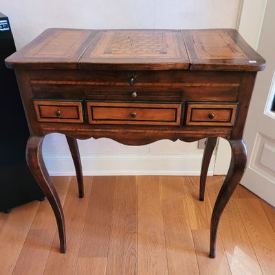 COIFFEUSE en bois marqueté, pieds cambré. - Photo 1