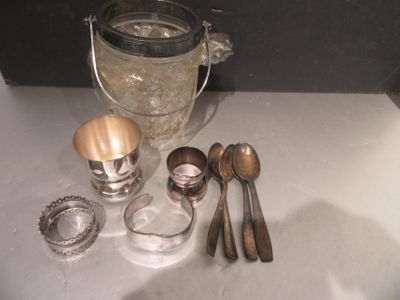 Lot Avec Seau A Glacons Monture Metal Argente, Timbale…