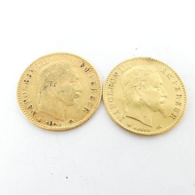 deux pièces d'or sur lesquelles figurent les portraits d'un homme et d'une femme