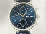 gros plan d'une montre-bracelet avec un cadran bleu