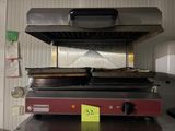 une photo d'un grill professionnel dans une cuisine