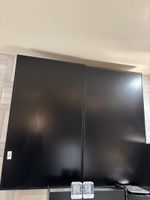Deux écrans plats; fixation murale